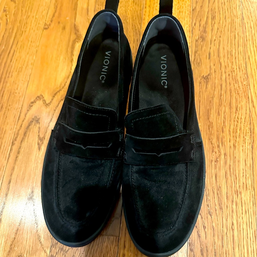 Women’s Vionic black loafers size 11 never worn